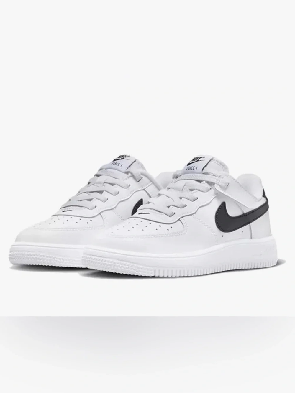 Nike Air Force 1 '07 Low sneakers a white leather upper, black Nike youth, 4.5Y